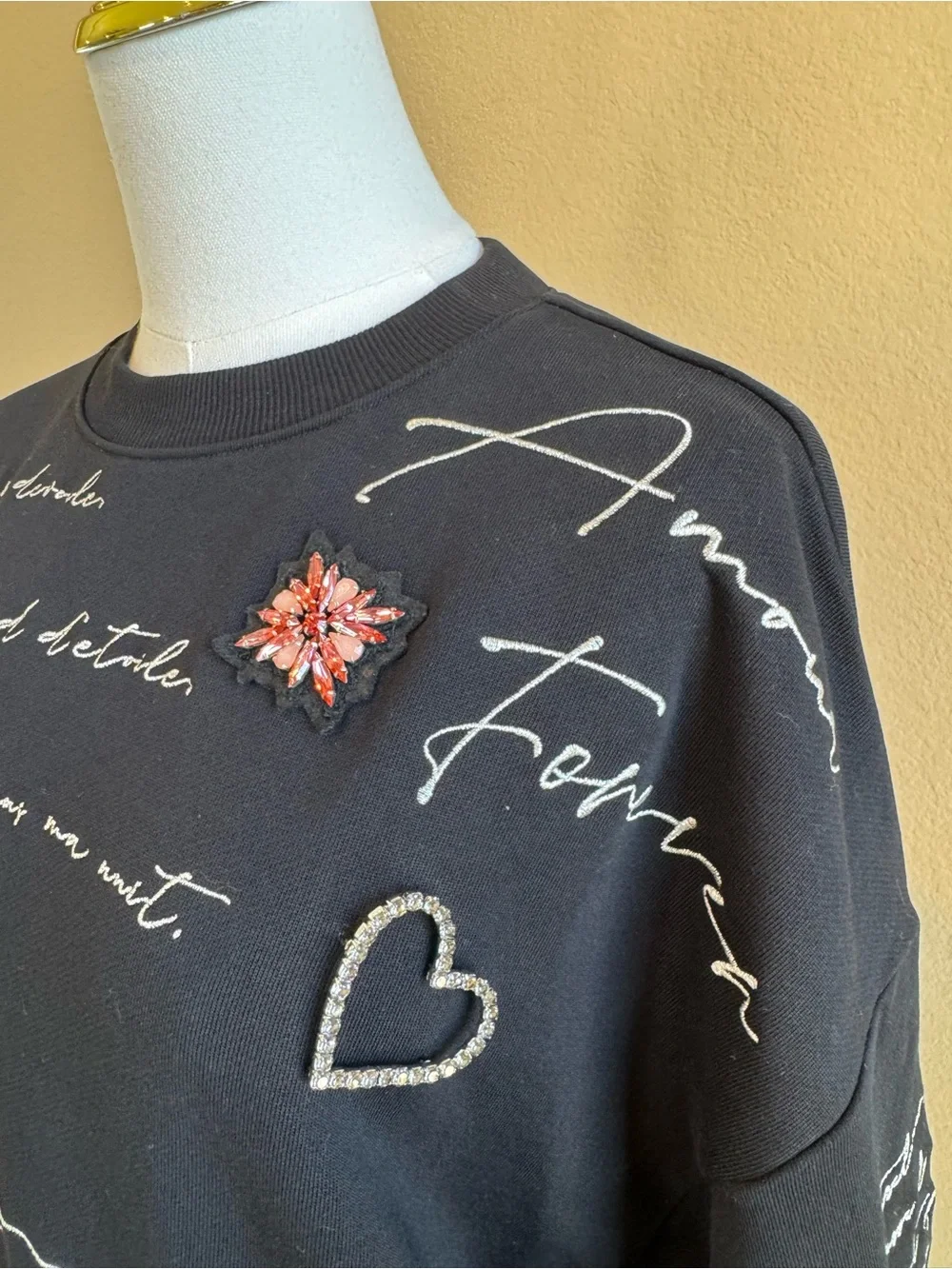 Cinq à Sept Embellished Sweatshirt Mon Amour Brandy Women’s S Black Crew Cotton.